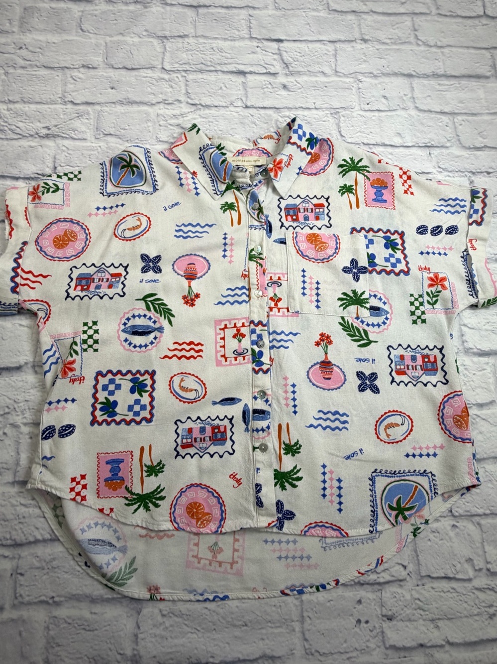 Monteau Linen Button-Front Shirt with Multicolor Tropical/Travel Motifs. XL